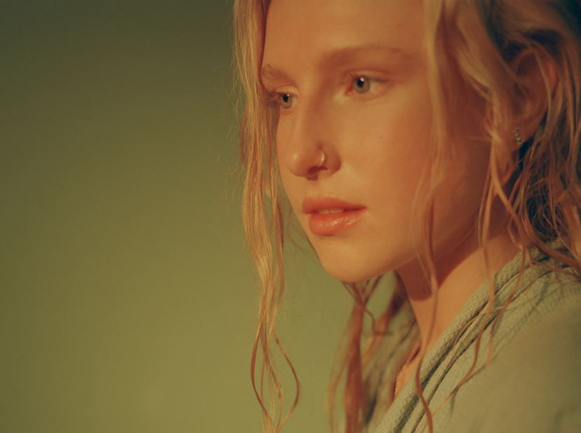 Güneşin Kadınları: Billie Marten, Before: Simge Pınar