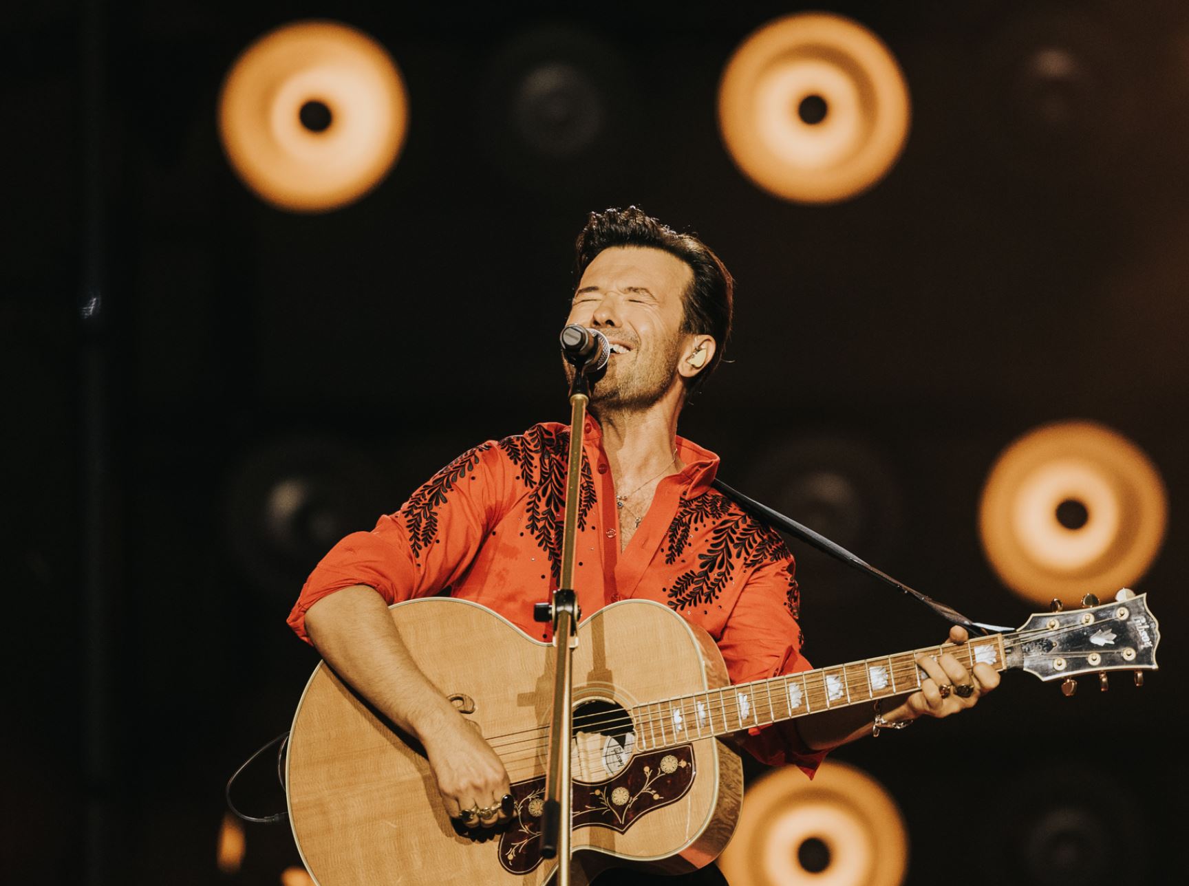 Yalın "Bir Büyülü Gece"