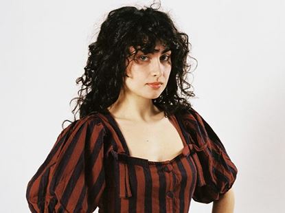 Min Taka, Öncesi: ARKADAŞ